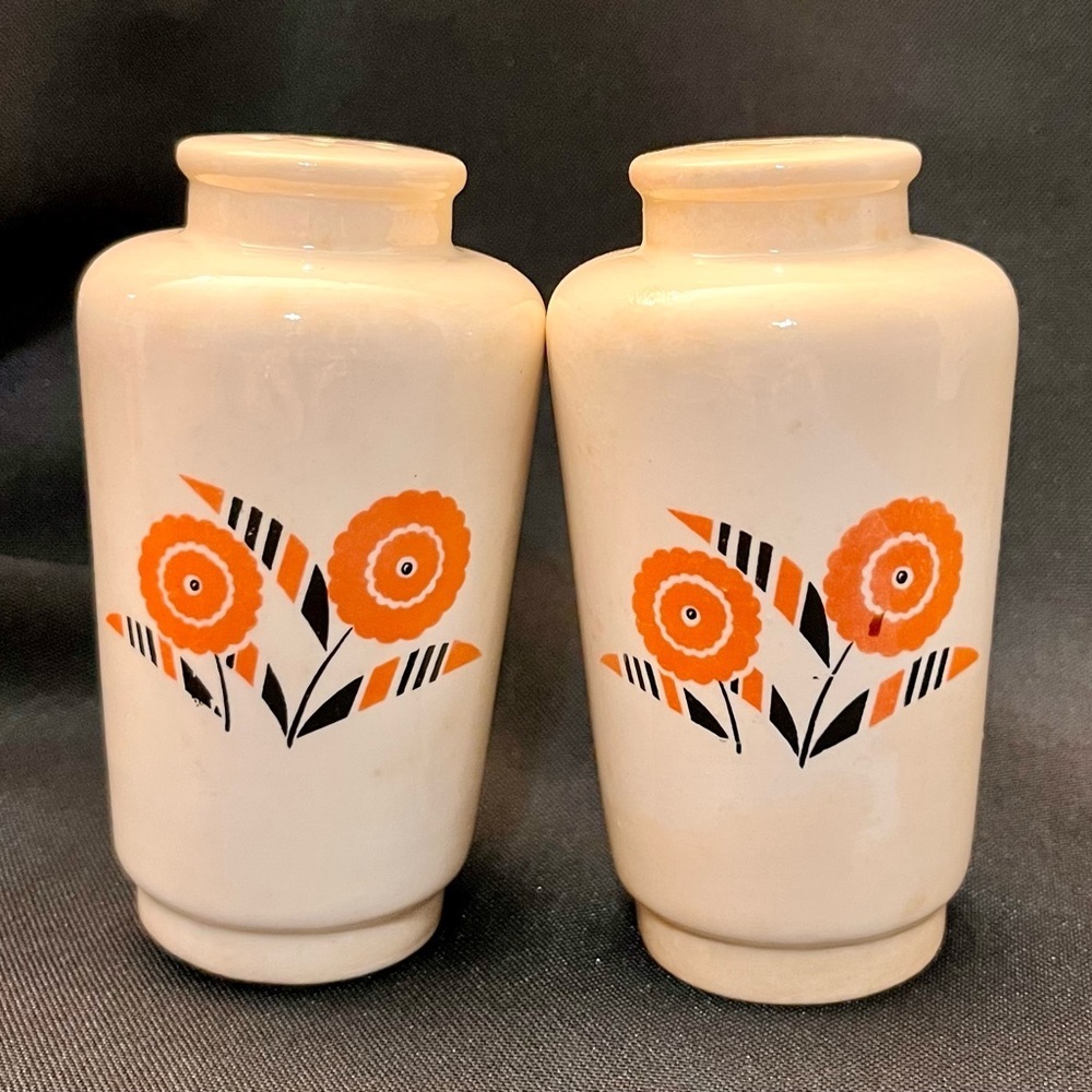VTG Universal Potteries Seminole Salt & Pepper Shakers Art Deco Orange Kitchen